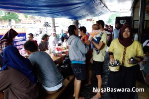 suasana bagian luar warung makan soto gading 1 solo